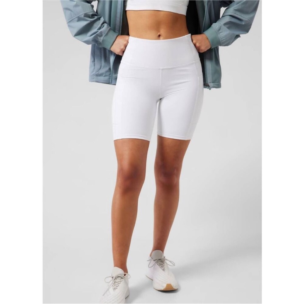 Athleta Womens Ultimate Stash II 7" Shorts Athletic Workout Bike Shorts White S